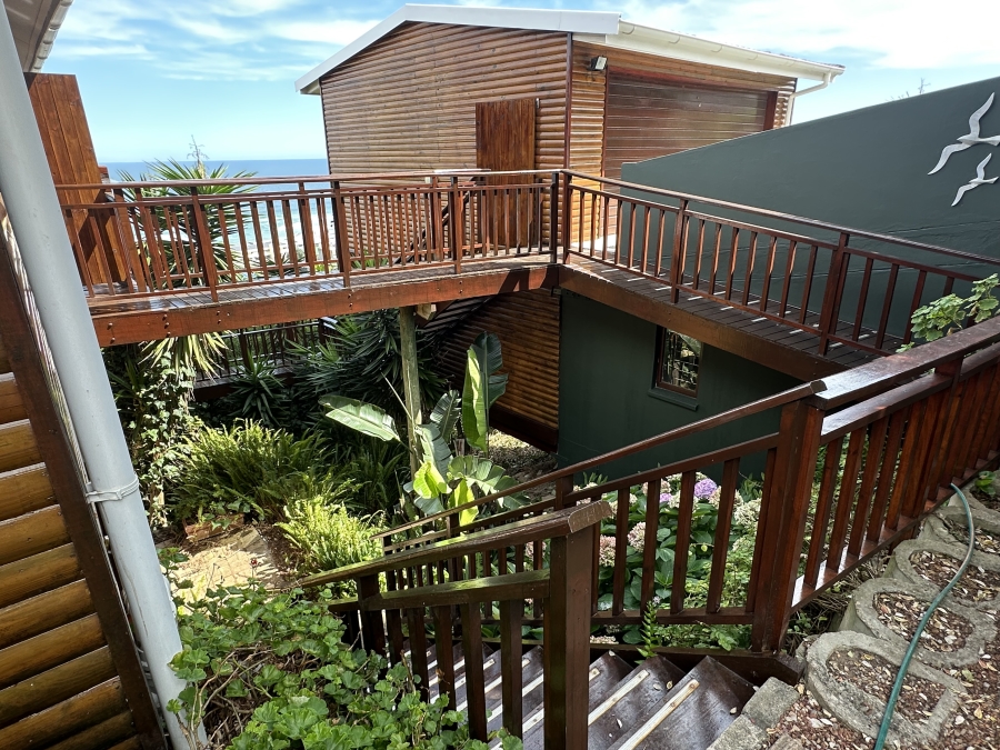6 Bedroom Property for Sale in Outeniqua Strand Western Cape